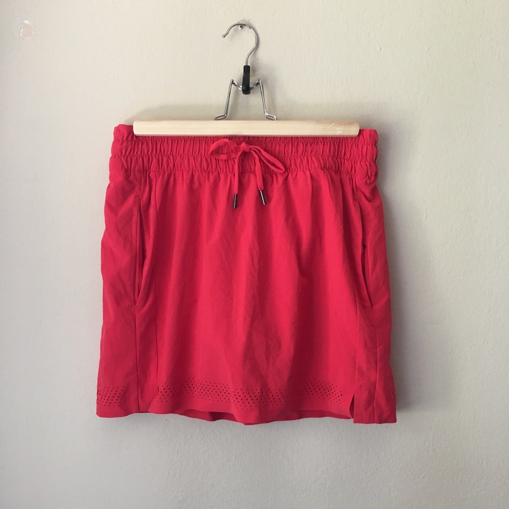 NWOT Athleta Micro-Cut-Out Hem Skirt - Size 4
